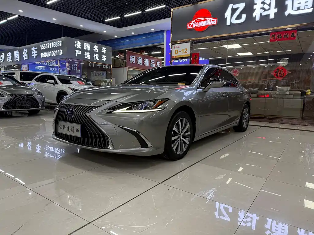 Lexus ES 2020 — фото 1