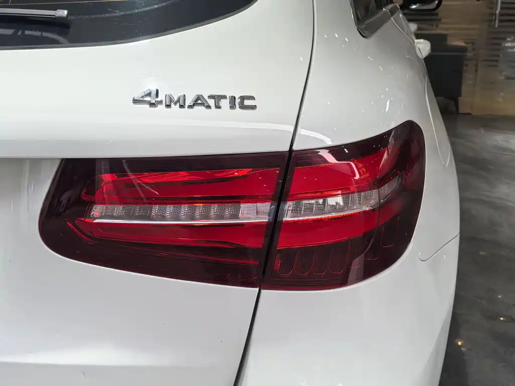 Mercedes-Benz GLC 2016 — фото 13