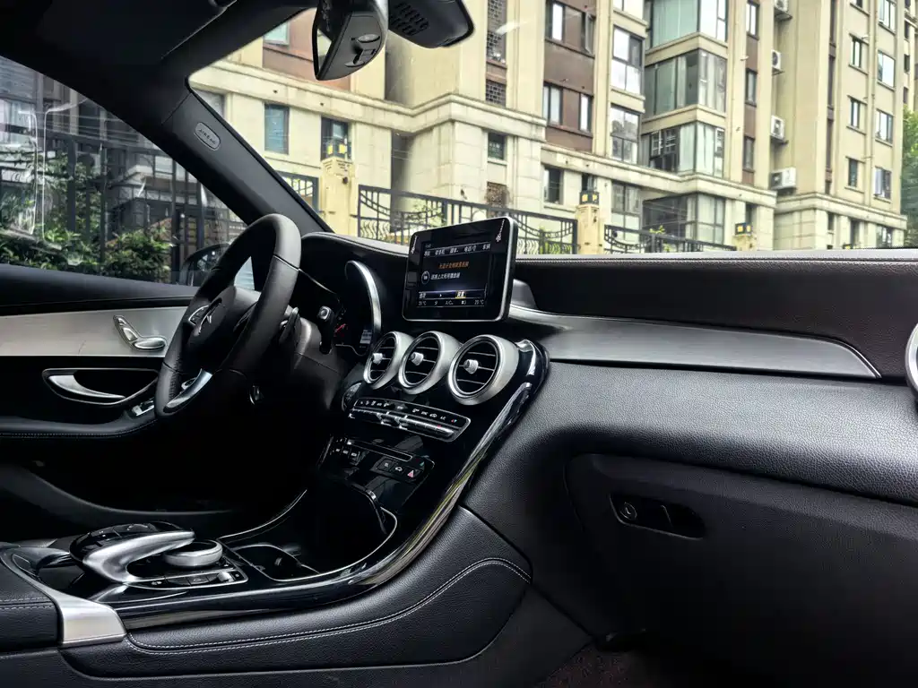 Mercedes-Benz GLC 2017 — фото 9