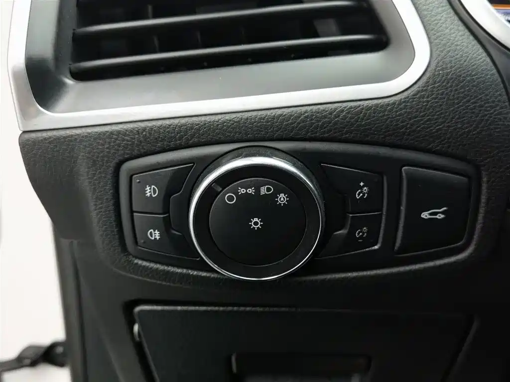 Ford Edge 2015 — фото 21