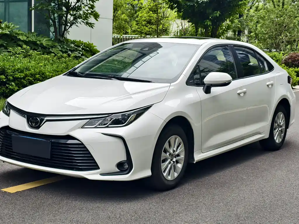 Toyota Corolla 2020 — фото 1