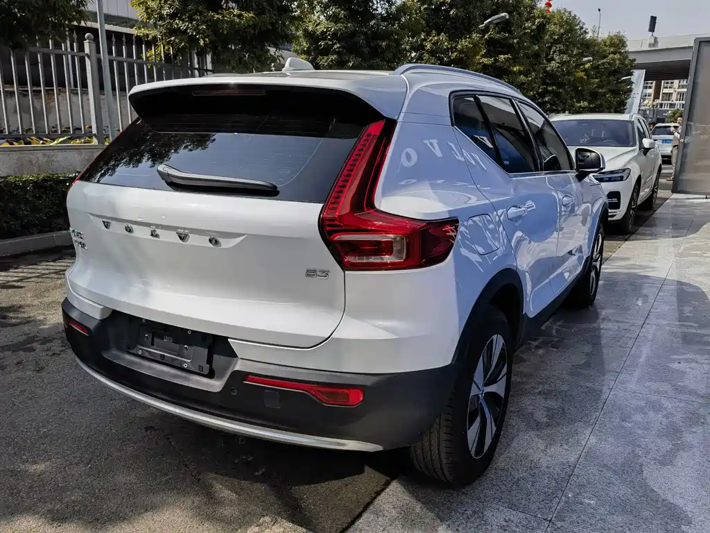 Volvo XC40 2024 — фото 4