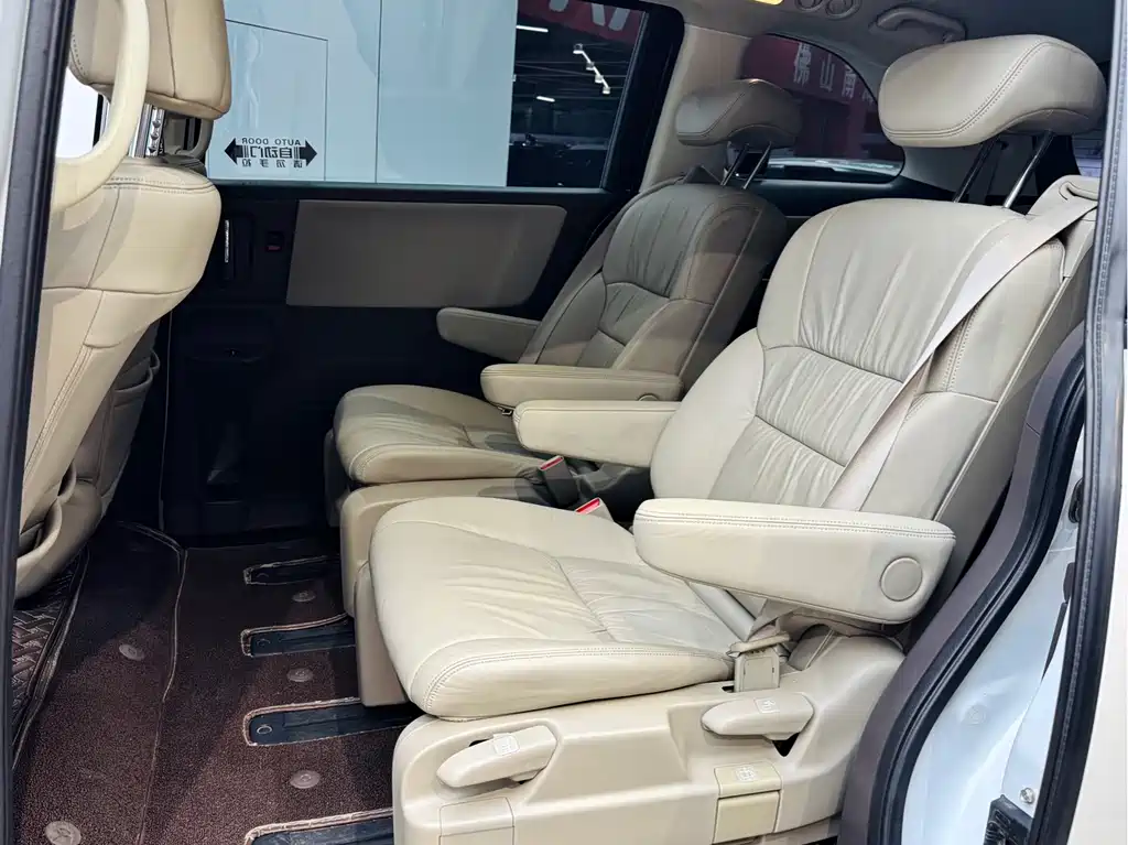 Honda Odyssey 2018 — фото 10