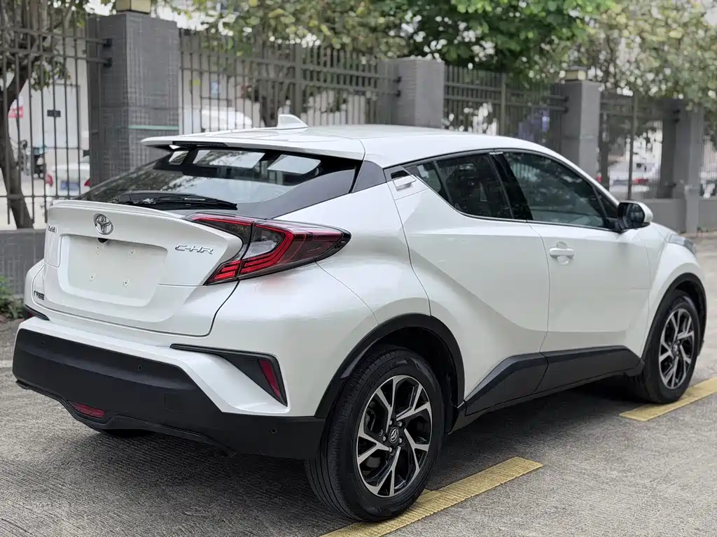 Toyota C-HR 2020 — фото 6