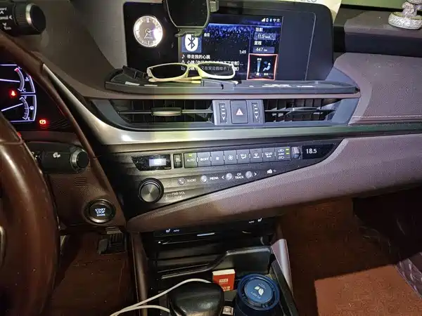 Lexus ES 2019