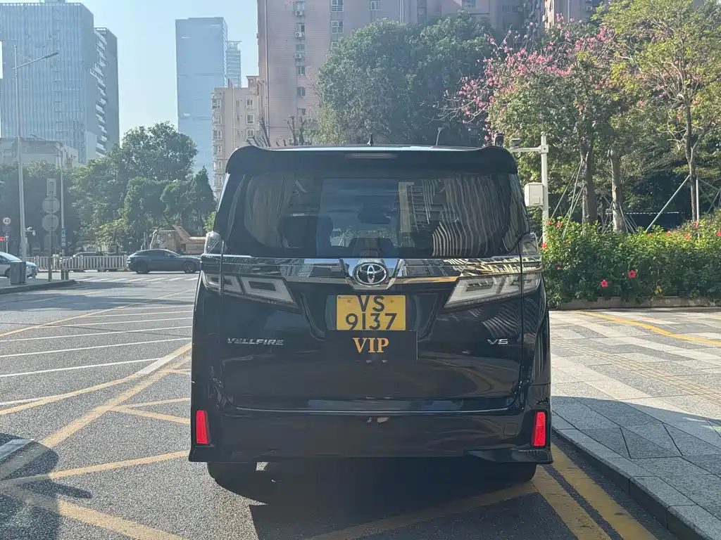 Toyota Vellfire 2018 — фото 15