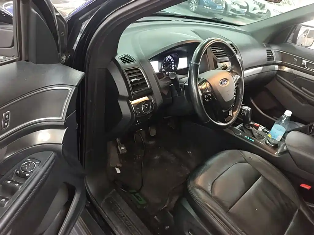 Ford Explorer 2019 — фото 16