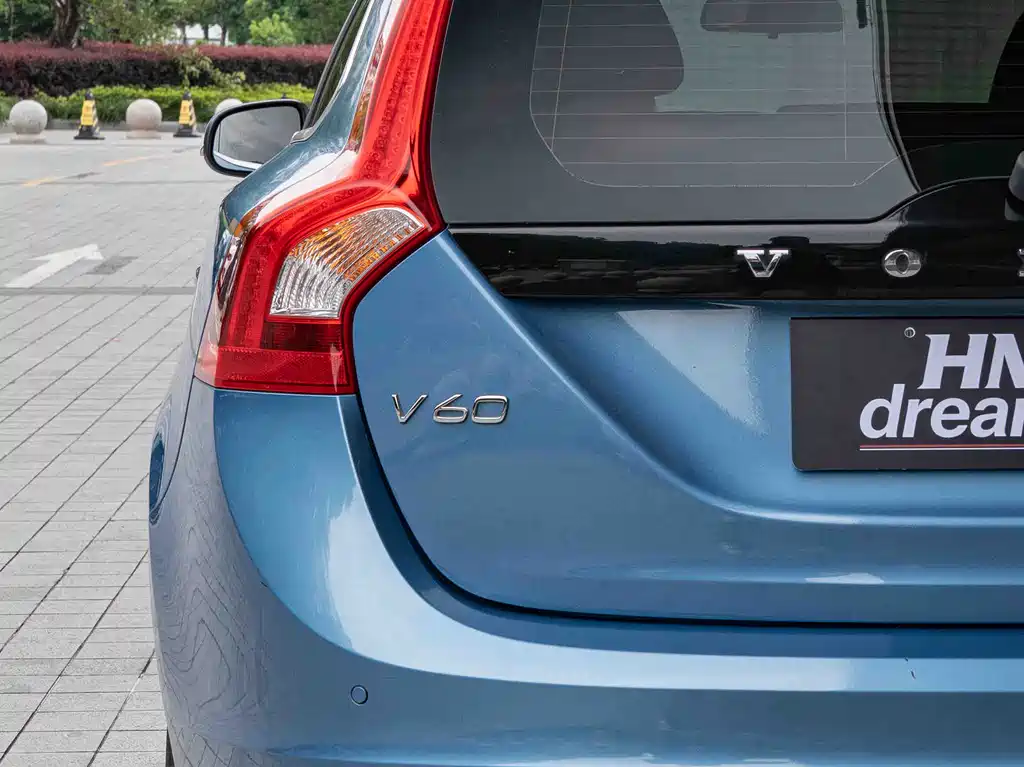 Volvo V60 2016 — фото 10