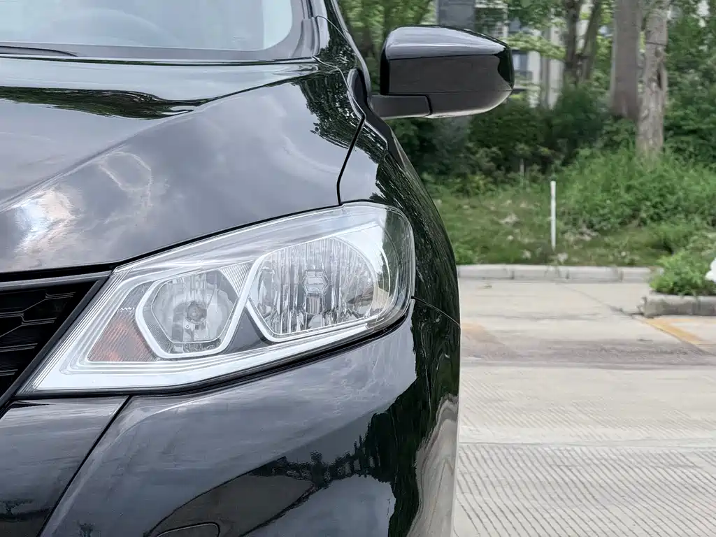Nissan Tiida 2017 — фото 22