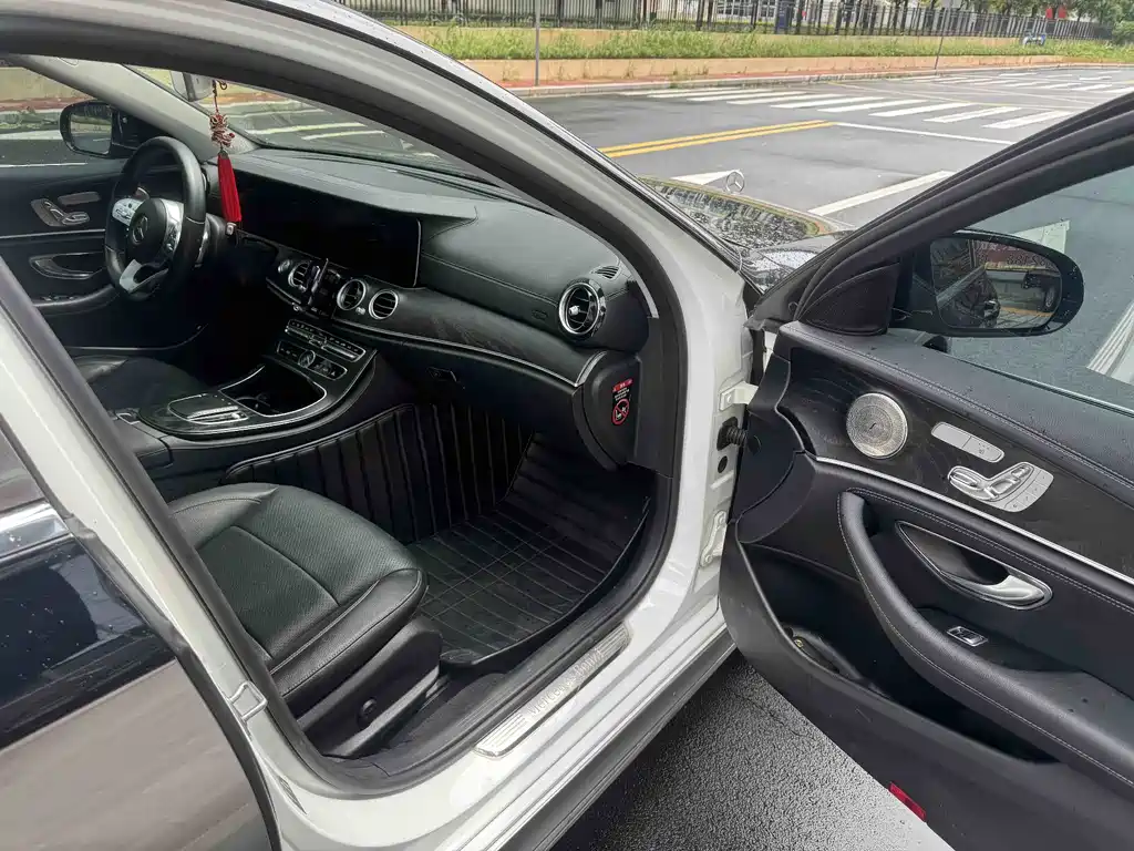 Mercedes-Benz E-Class 2019 — фото 13
