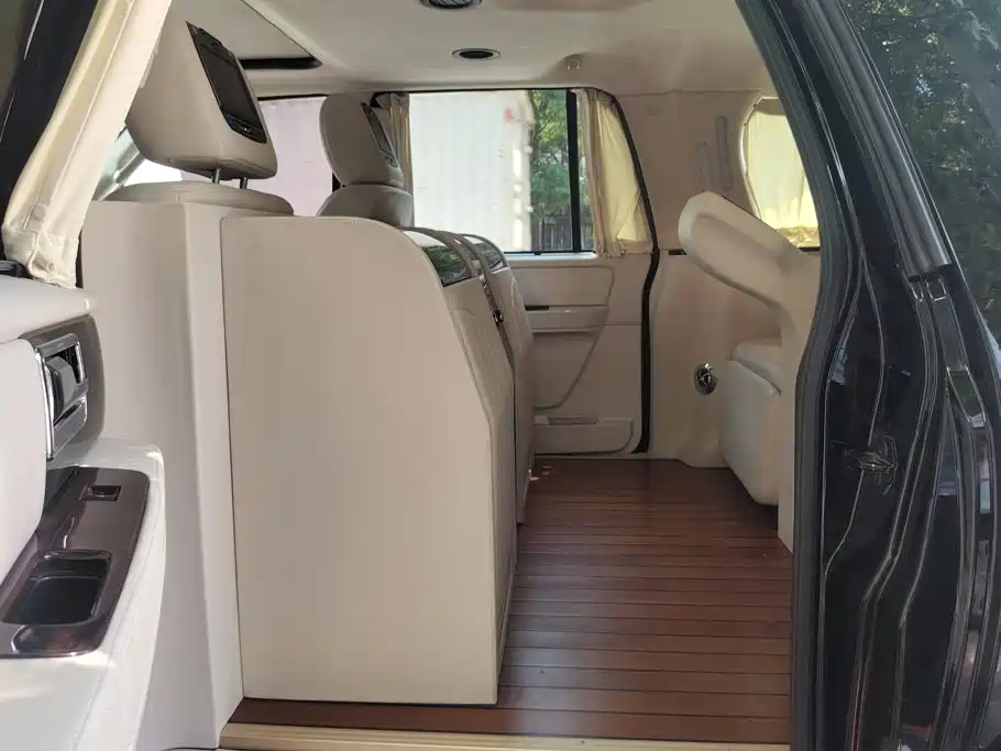Lincoln Navigator 2018 — фото 11