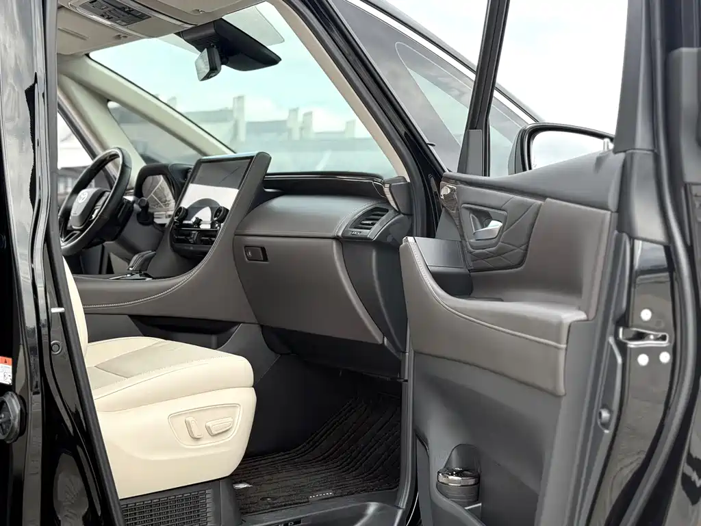 Toyota Alphard 2025 — фото 7