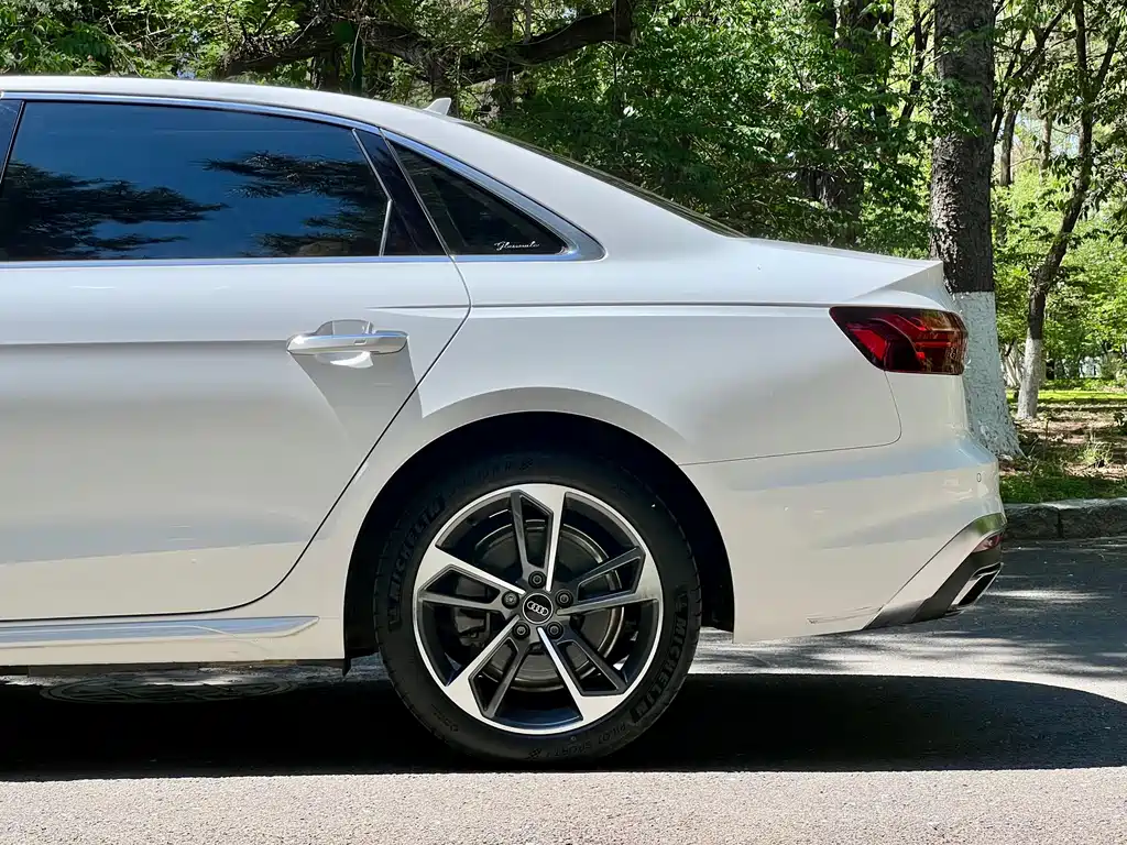 Audi A4L 2024 — фото 14