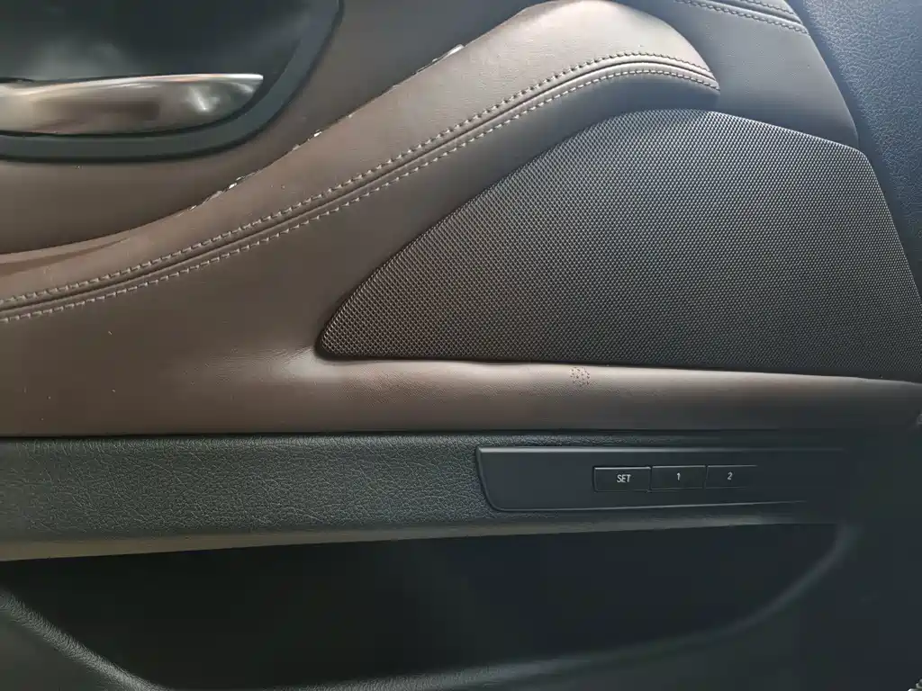BMW 5 Series 2016 — фото 17