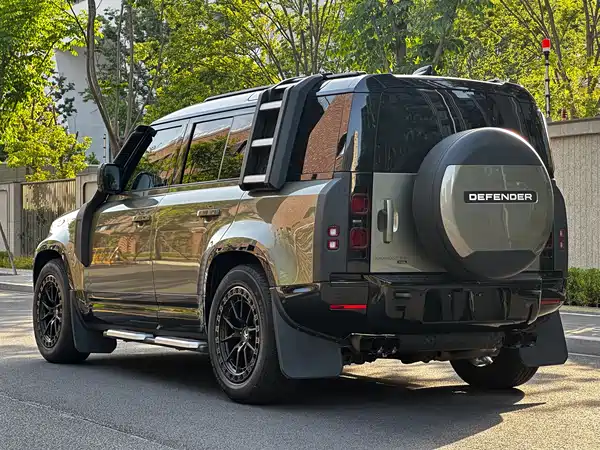 Land Rover Defender 2022