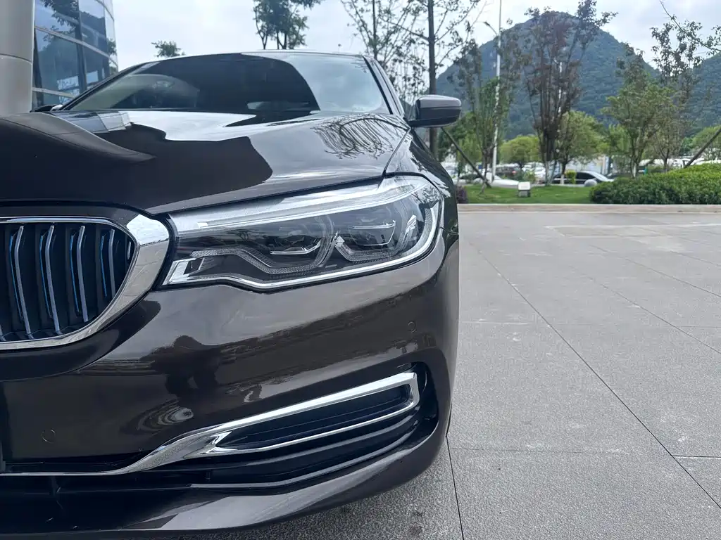 BMW 5 Series New Energy 2019 — фото 7