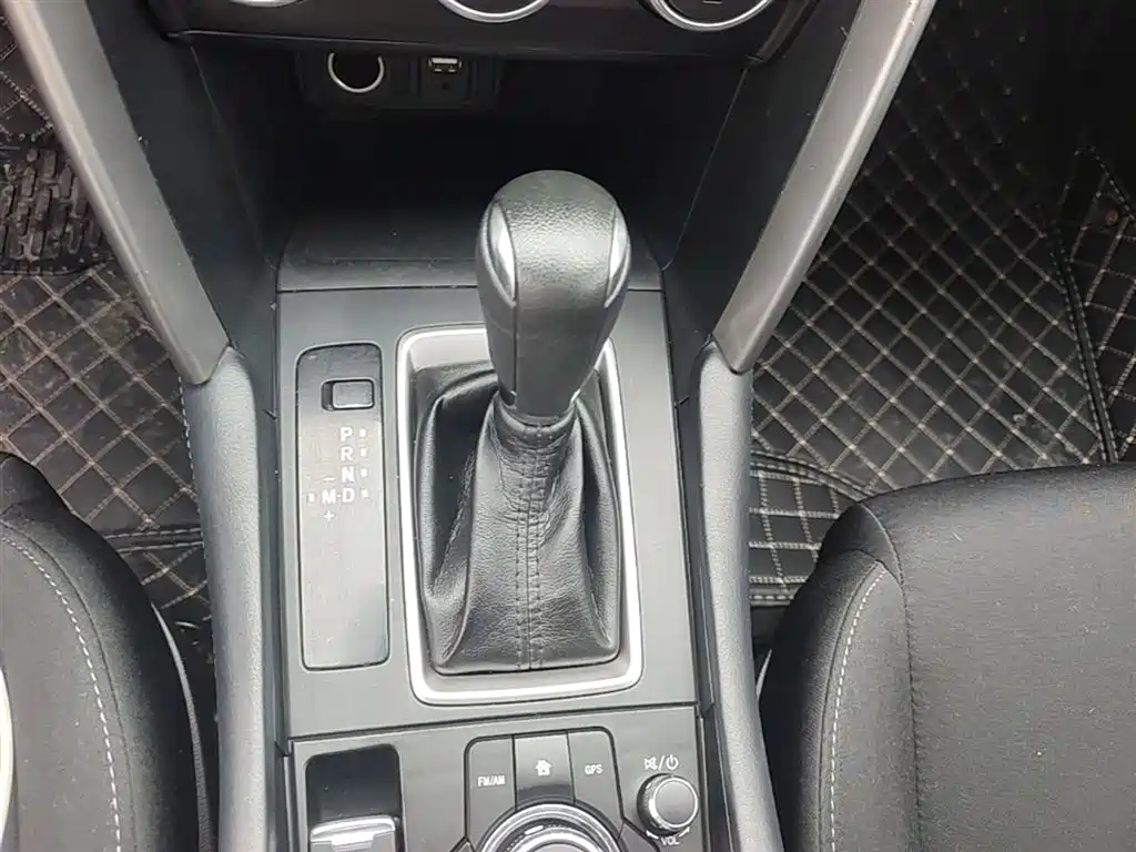 Mazda CX-4 2017 — фото 14