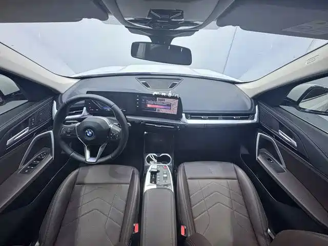BMW iX1 2026 — фото 10