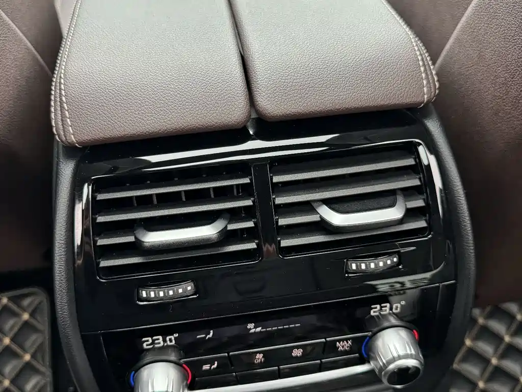 BMW 5 Series 2023 — фото 17