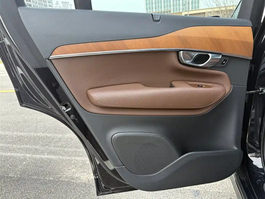 Volvo XC90 2021 — фото 20