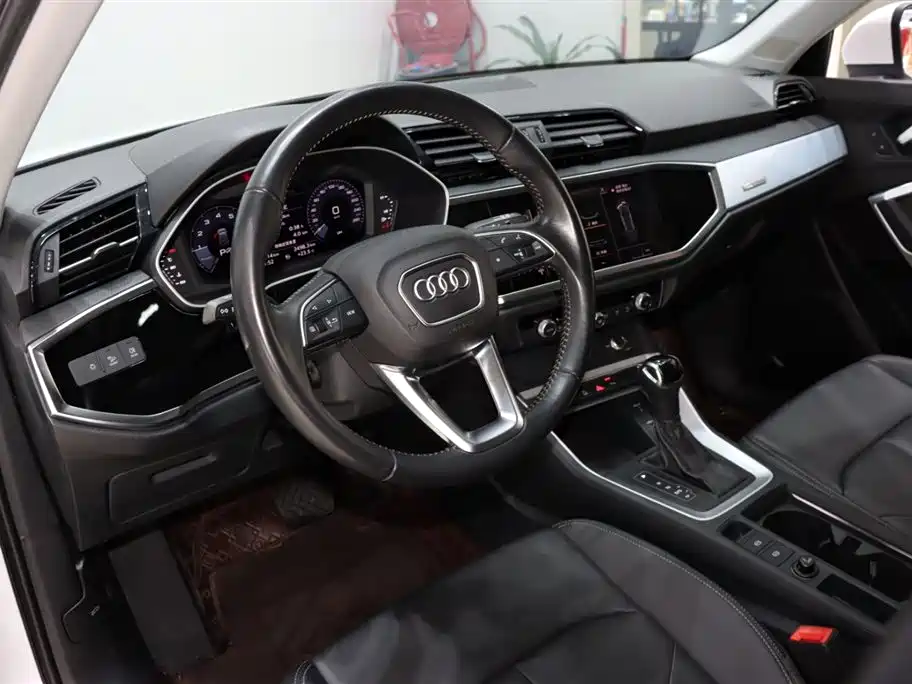 Audi Q3 2020 — фото 10