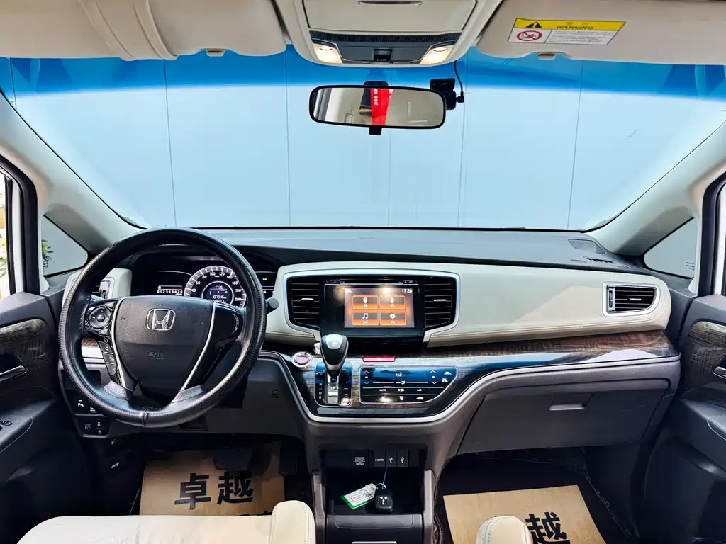 Honda Odyssey 2018 — фото 18