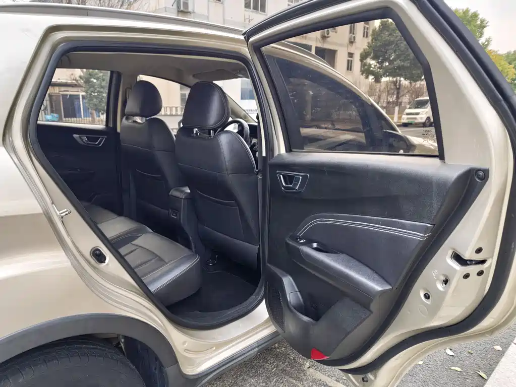 Geely Vision X3 2020 — фото 19