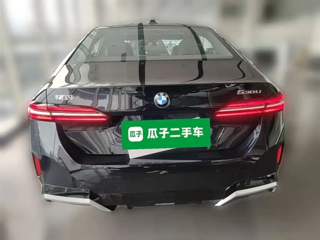 BMW 5 Series 2025 — фото 10