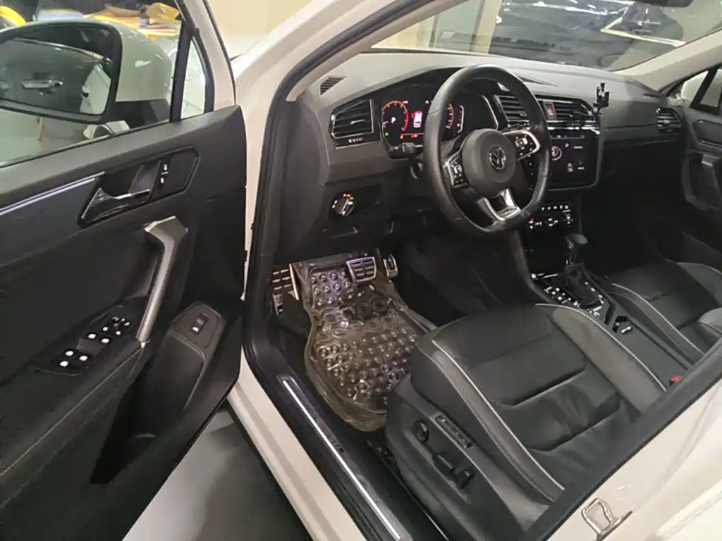 Volkswagen Tiguan L 2020 — фото 16