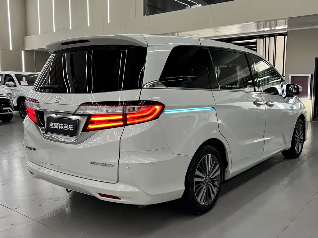 Honda Odyssey 2019 — фото 9