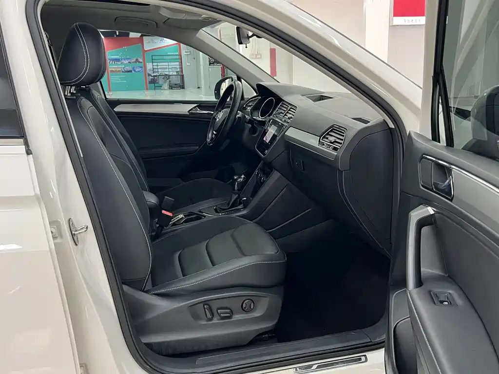 Volkswagen Tiguan L 2020 — фото 10