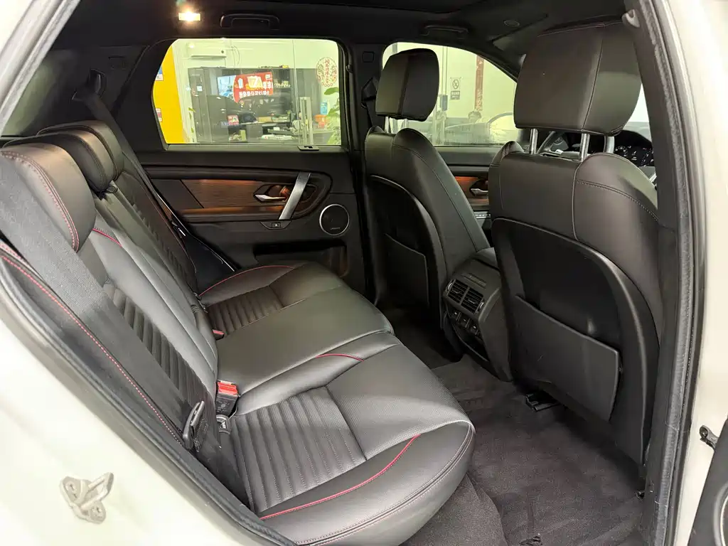 Land Rover Discovery Sport 2023 — фото 12