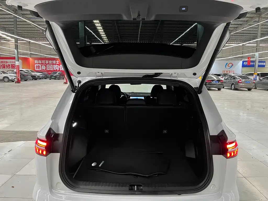 Geely Xingyue L 2024 — фото 13