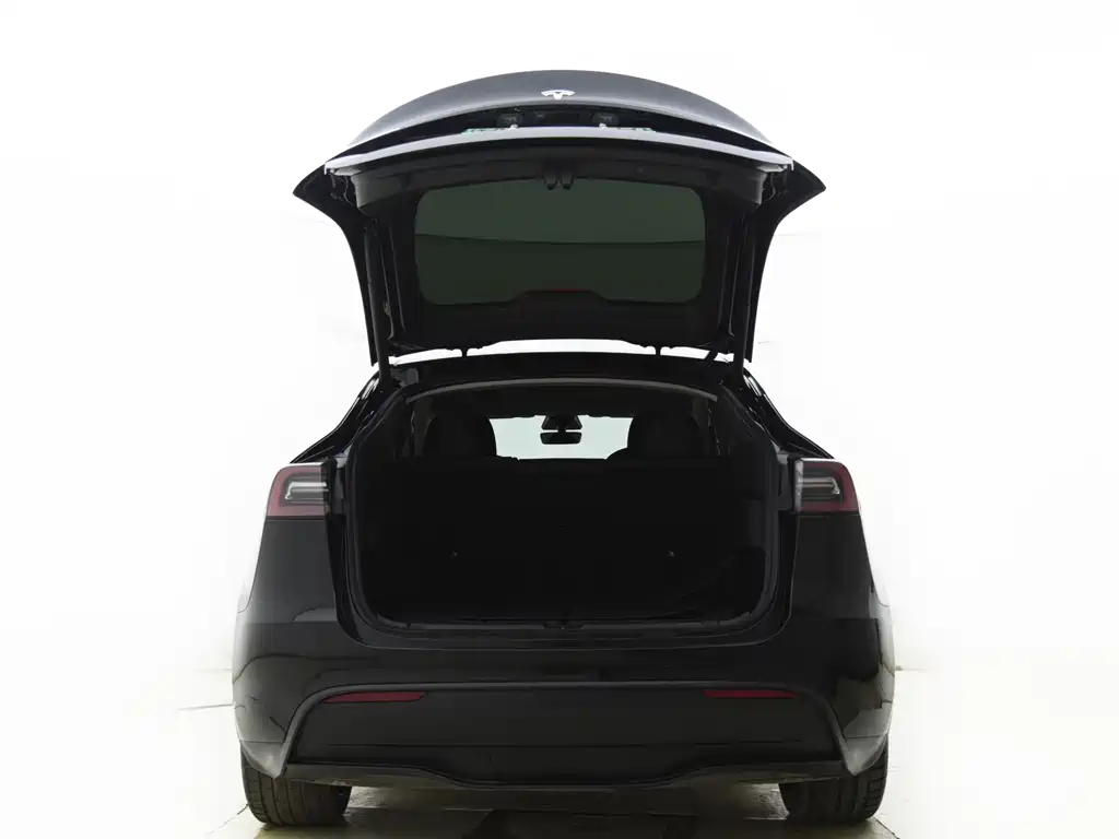 Tesla Model Y 2023 — фото 9