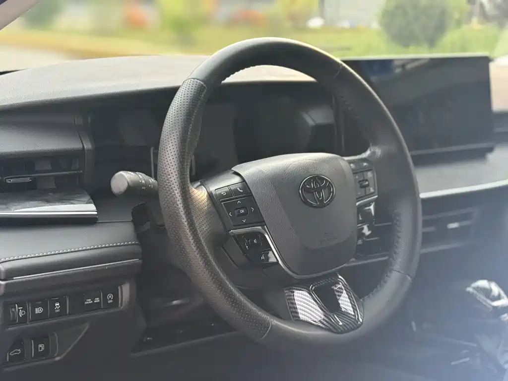 Toyota Camry 2024 — фото 10