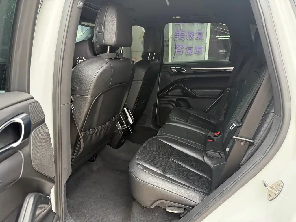 Porsche Cayenne 2017 — фото 11