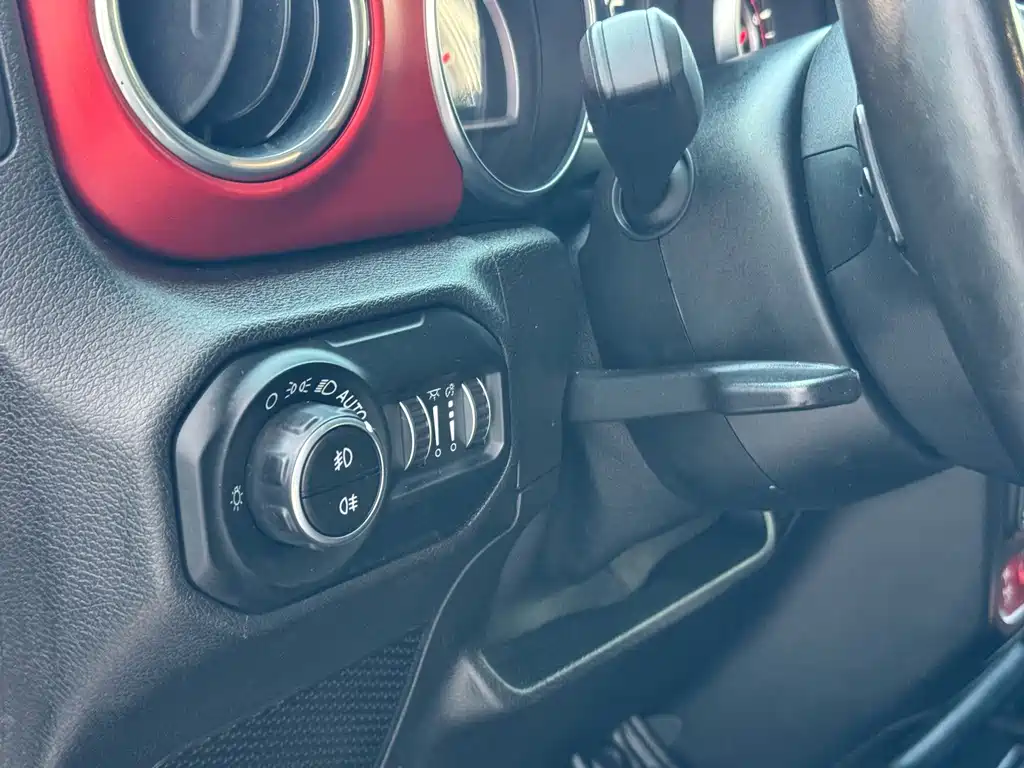Jeep Wrangler 2021 — фото 13