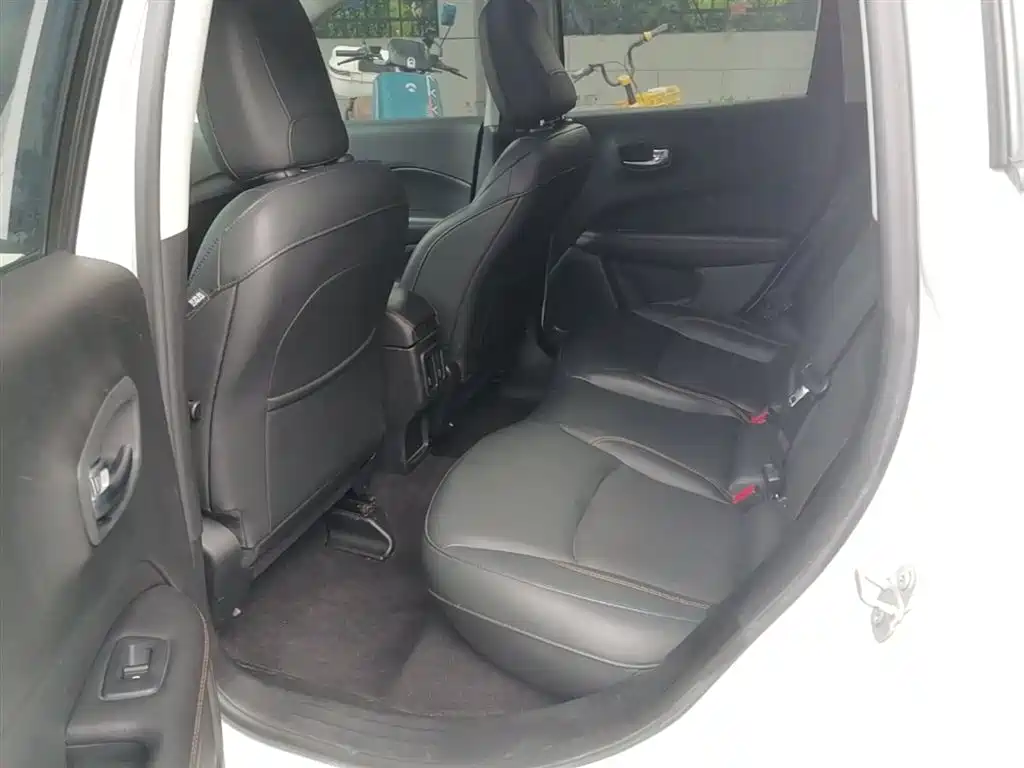 Jeep Compass 2020 — фото 17