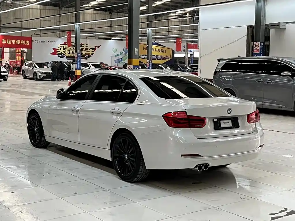 BMW 3 Series 2018 — фото 14