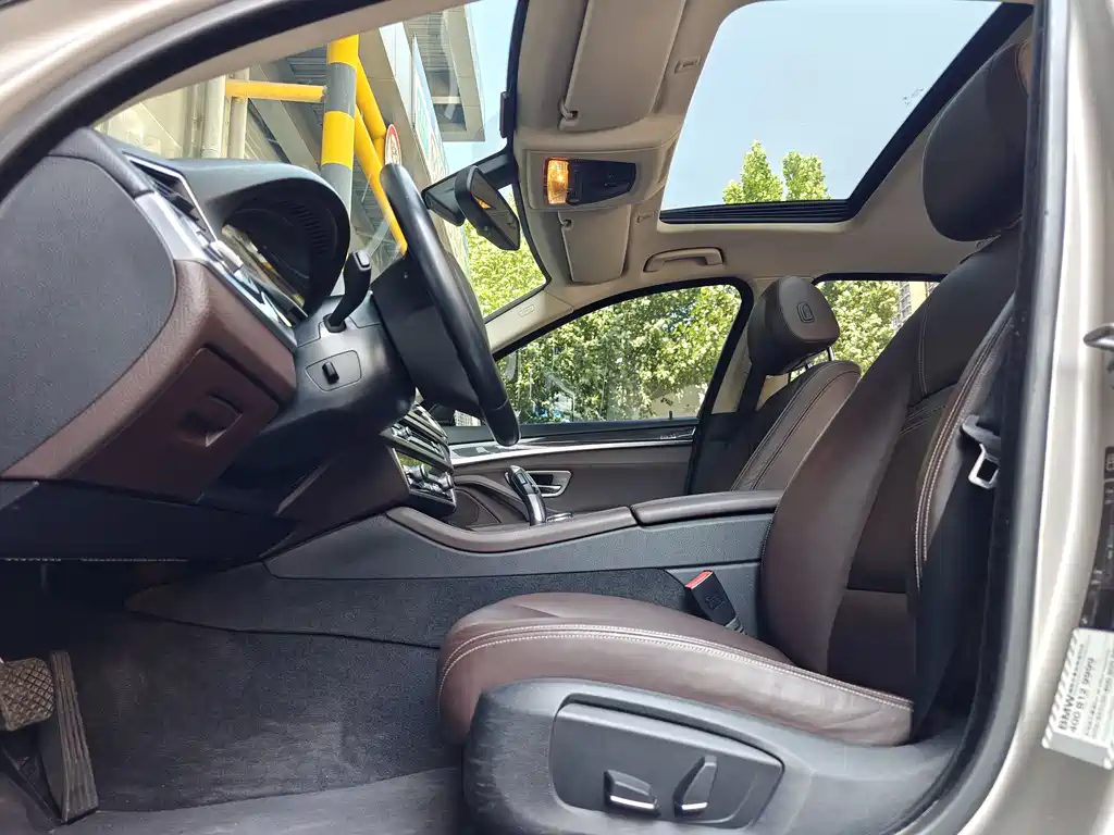 BMW 5 Series 2015 — фото 12