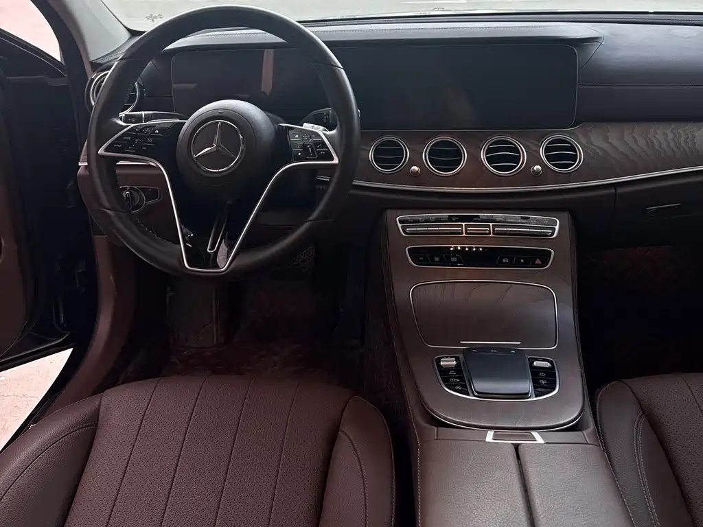 Mercedes-Benz E-Class 2023 — фото 13