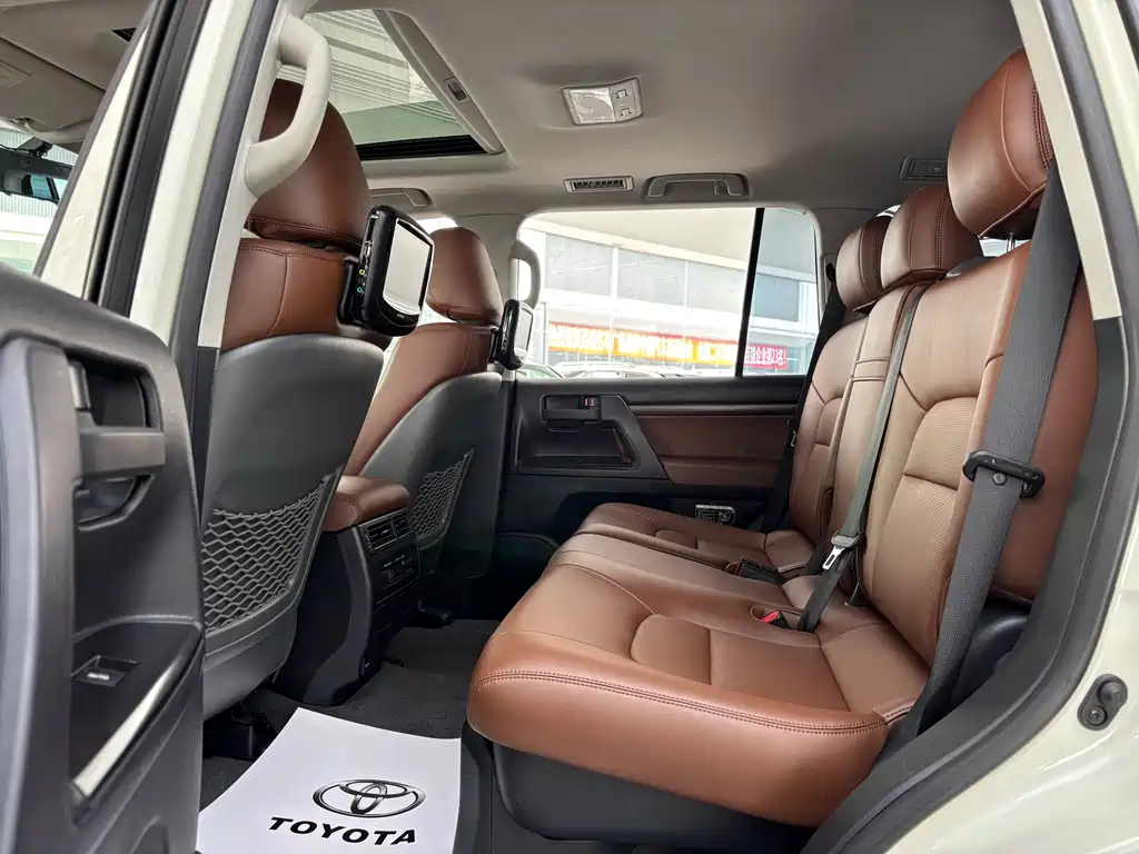 Toyota Land Cruiser 2018 — фото 8