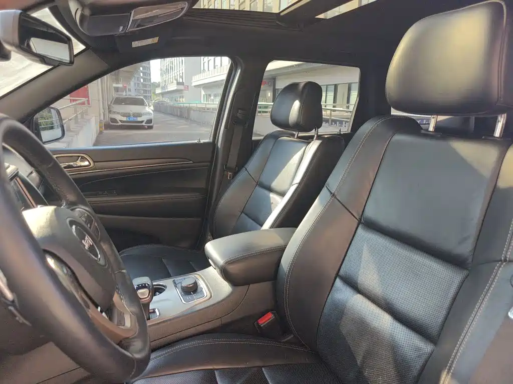 Jeep Grand Cherokee 2015 — фото 13