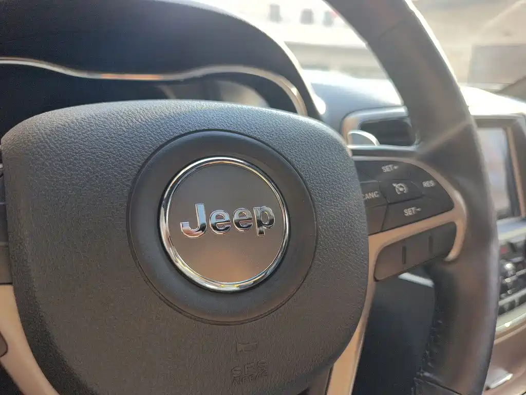Jeep Grand Cherokee 2015 — фото 19