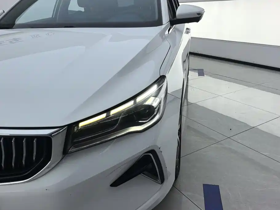 Geely Emgrand 2021