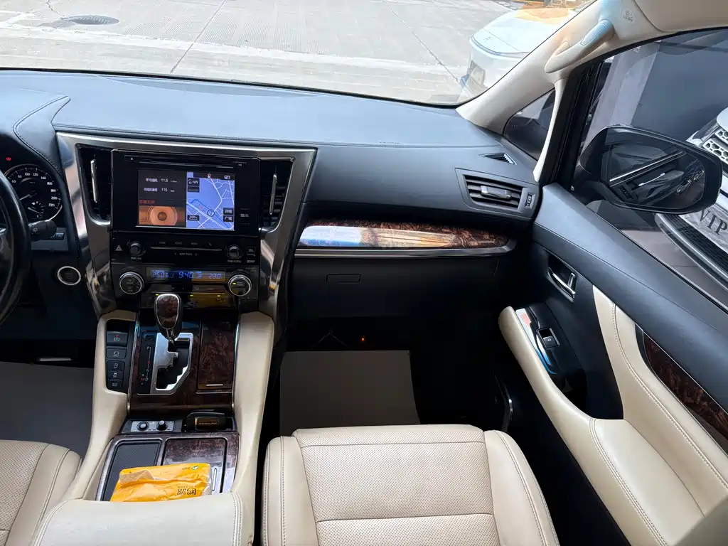 Toyota Alphard 2018 — фото 15