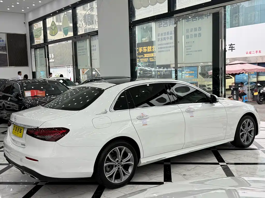 Mercedes-Benz E-Class 2021 — фото 13