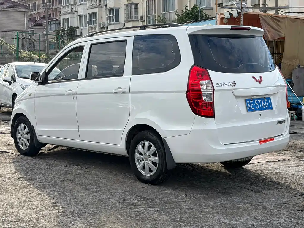 Wuling Hongguang 2015