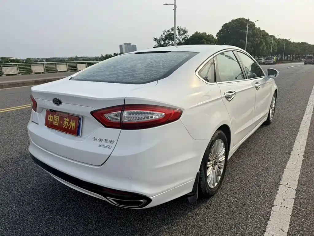 Ford Mondeo 2015 — фото 20