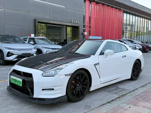 Nissan GT-R 2012